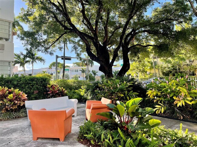 827 16th St-Unit -10 in Miami Beach, FL - Building Photo - Building Photo