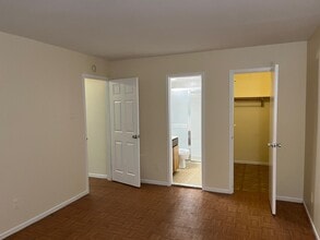 19305 Club House Rd, Unit Club House road in Montgomery Village, MD - Building Photo - Building Photo