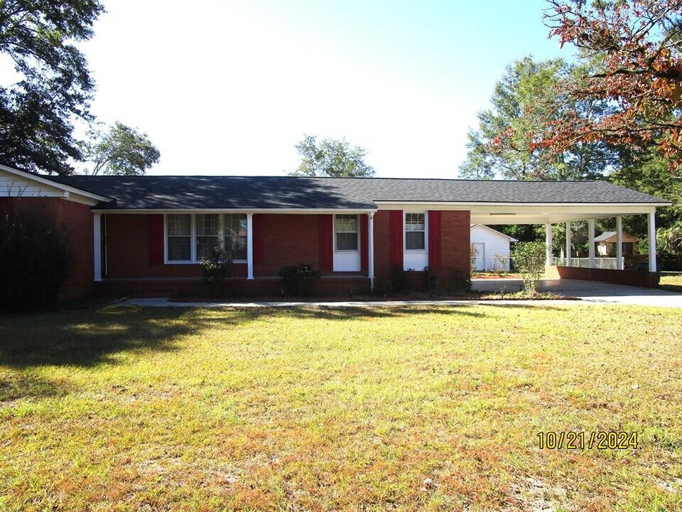 550 Manchester Dr in Manning, SC - Building Photo