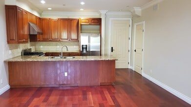 1135 S Shenandoah St, Unit 203 in Los Angeles, CA - Building Photo - Building Photo