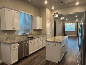 5073 Creekhollow Way in Roseville, CA - Building Photo - Building Photo