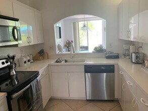 10990 NW 62nd Terrace in Doral, FL - Building Photo - Building Photo