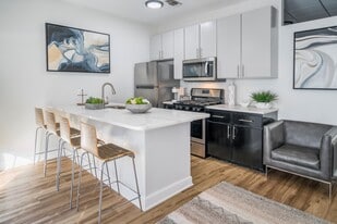 Iris Luxury Apartments in Memphis, TN - Building Photo