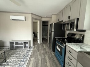 9 La Posada Cir in Austin, TX - Building Photo - Building Photo