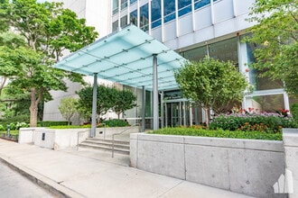 500 W Superior St, Unit 2002 in Chicago, IL - Building Photo - Building Photo