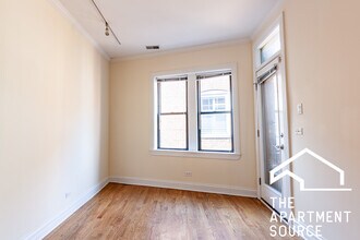 626 W Roscoe St, Unit 3B in Chicago, IL - Foto de edificio - Building Photo