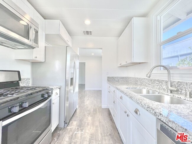8519 Hargis St in Los Angeles, CA - Building Photo - Building Photo