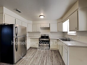 1303 Casa Vale Dr in Dallas, TX - Building Photo - Building Photo