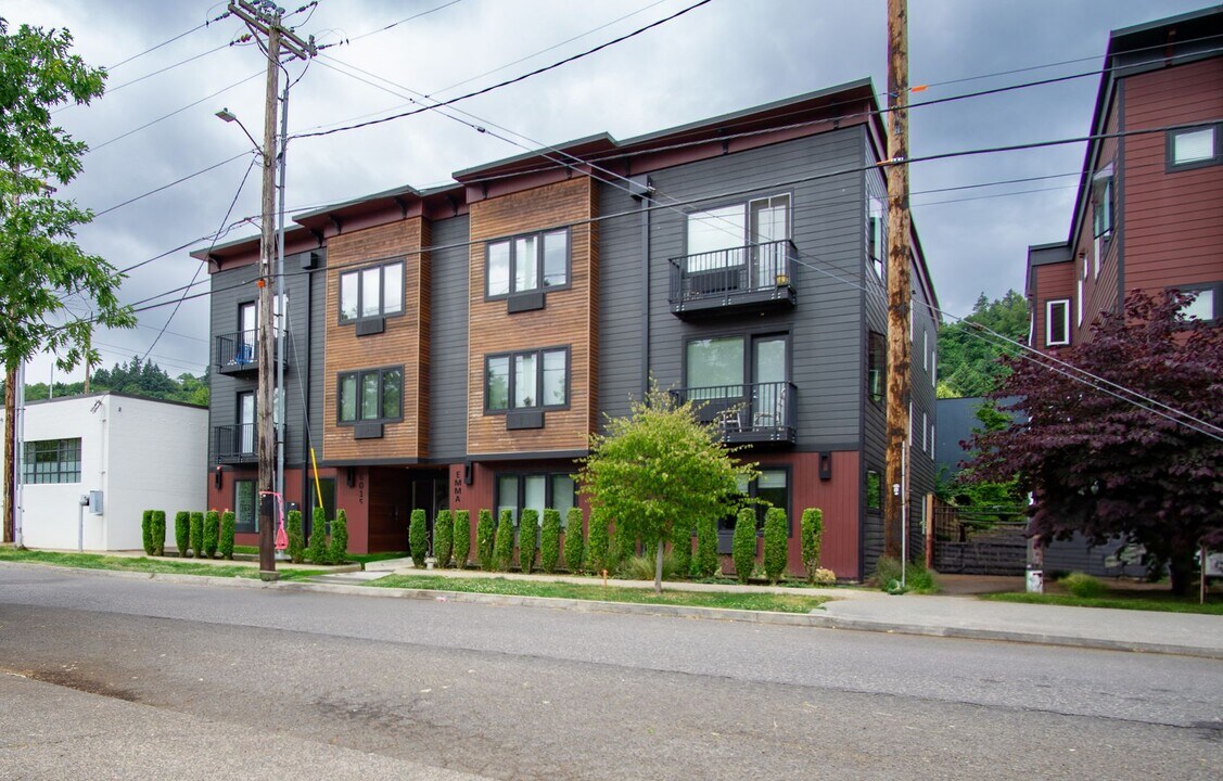 6015 S Virginia Ave in Portland, OR - Building Photo