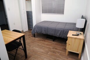 6118 SW 19th St, Unit Room Furnitured in Miramar, FL - Building Photo