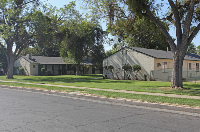 946 East 23rd - Triplex in Merced, CA - Building Photo - Building Photo