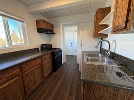 585 Denslowe Dr in Reno, NV - Building Photo