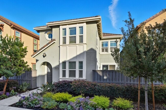 property at 819 Maddox Loop