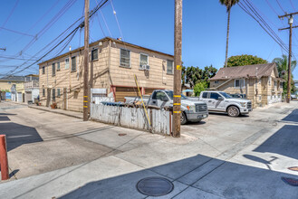 111-115 14th St in Seal Beach, CA - Building Photo - Building Photo