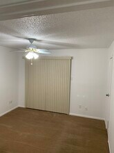 1900 Bay Area Blvd-Unit -F in Houston, TX - Foto de edificio - Building Photo