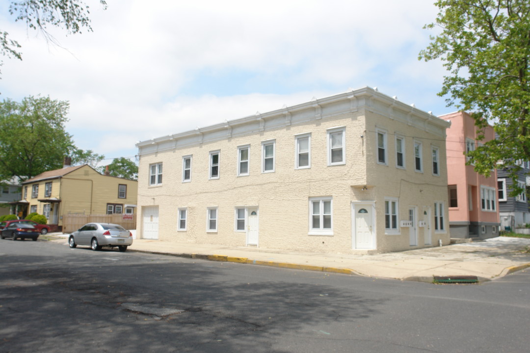 409 High St in Perth Amboy, NJ - Building Photo