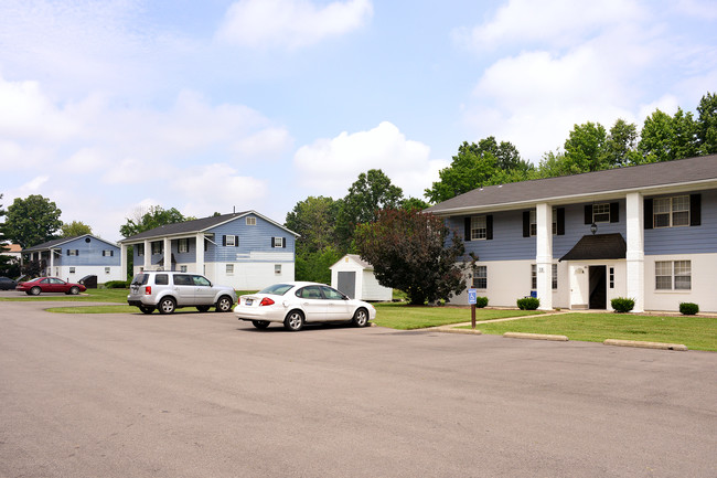 Colonial Terrace Apartments in Amelia, OH - Foto de edificio - Building Photo