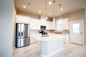 9442 Starlight Oak Dr in Missouri City, TX - Building Photo - Building Photo