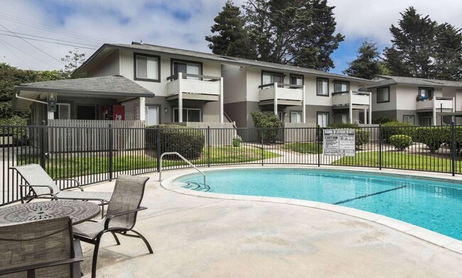 Cambridge Court in Salinas, CA - Building Photo - Building Photo