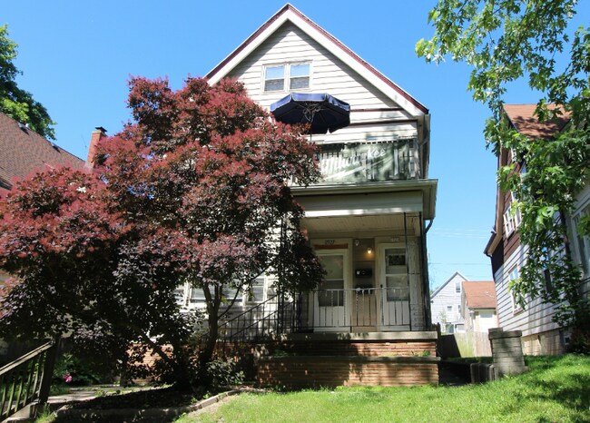 2927 N Newhall St in Milwaukee, WI - Building Photo - Building Photo