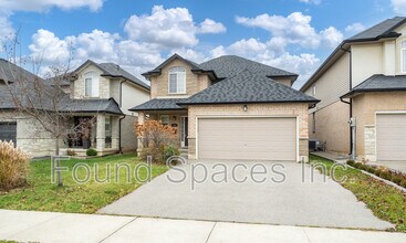 104 Davinci Blvd in Hamilton, ON - Building Photo - Building Photo
