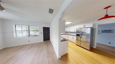 2211 Cleveland St in Hollywood, FL - Building Photo - Building Photo