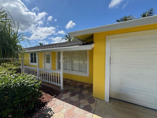 3170 Buccaneer Rd in Atlantis, FL - Building Photo - Building Photo
