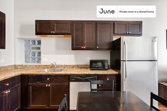 Room in Shared 4 bed/2 bath home in Chicago, IL - Foto de edificio - Building Photo