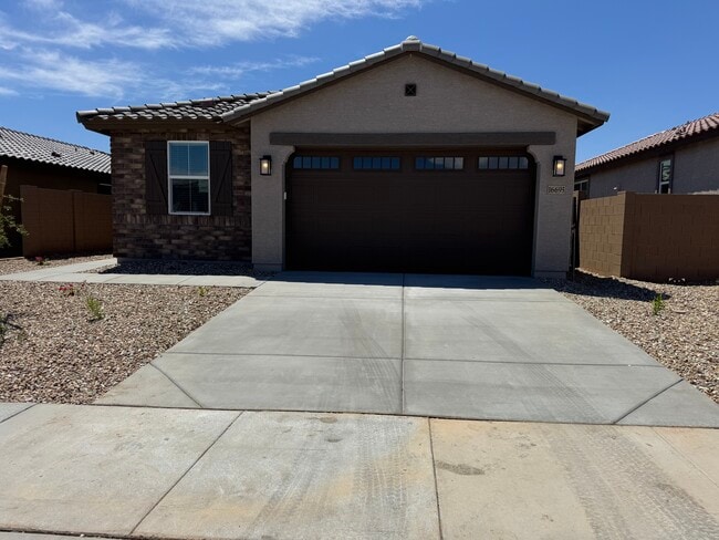 16695 W Chama Dr in Surprise, AZ - Foto de edificio - Building Photo
