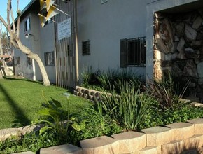 Pine Terrace Apartments in Compton, CA - Foto de edificio - Building Photo