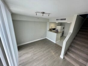 450 SW 3rd St, Unit 11 in Miami, FL - Building Photo - Building Photo