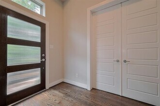 5837 E Post Oak Ln in Houston, TX - Building Photo - Building Photo