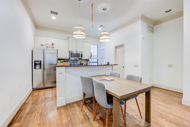 property at 3105 Fairdale Oaks E