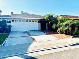 21901 Summer Cir in Huntington Beach, CA - Building Photo