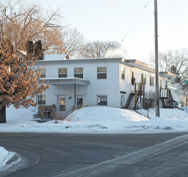 652 Stryker Ave in St. Paul, MN - Foto de edificio - Building Photo