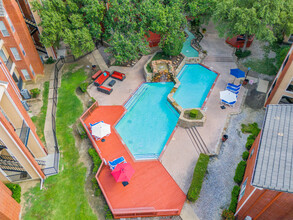 Resort at Jefferson Park in Irving, TX - Foto de edificio - Building Photo