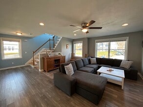 676 Burncoat St in Worcester, MA - Foto de edificio - Building Photo