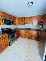 7701 SW 10th Ct in North Lauderdale, FL - Building Photo