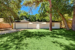 5519 Sheraton Oaks Dr in Houston, TX - Building Photo