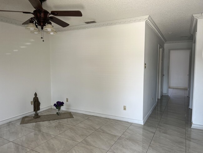 1212 Reagan Dr in Laredo, TX - Building Photo - Building Photo