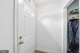 3904 Fenwick Ln in Mount Laurel, NJ - Foto de edificio - Building Photo