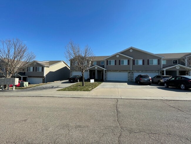 5437 Stone Crest Dr in Manhattan, KS - Building Photo - Building Photo
