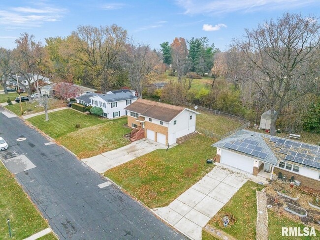 6822 N Kimberly Dr in Peoria, IL - Building Photo - Building Photo