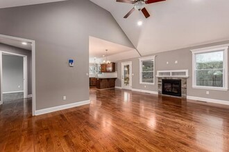 4766 Lakecrest Dr in Shawnee, KS - Building Photo - Building Photo