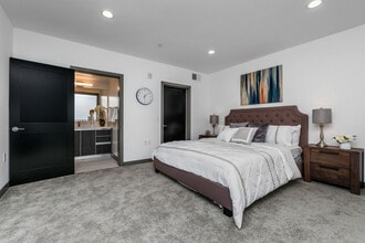 Alexandria Luxury Townhomes in Los Angeles, CA - Building Photo - Building Photo