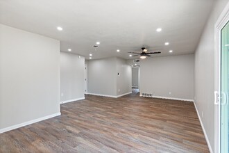 819 Wateka Way in Richardson, TX - Building Photo - Building Photo