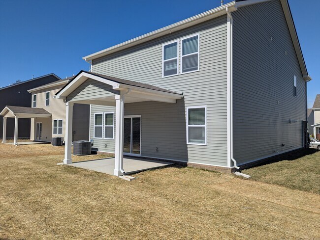 1055 Baltusrol Ln in Lebanon, TN - Foto de edificio - Building Photo