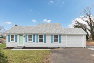 18 Thompson Ln in Old Saybrook, CT - Building Photo