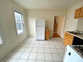 70 Gardner St-Unit -2 in Waltham, MA - Foto de edificio - Building Photo