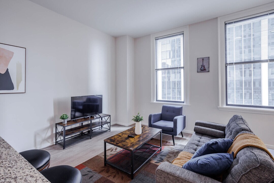 1 W 4th St in Cincinnati, OH - Building Photo
